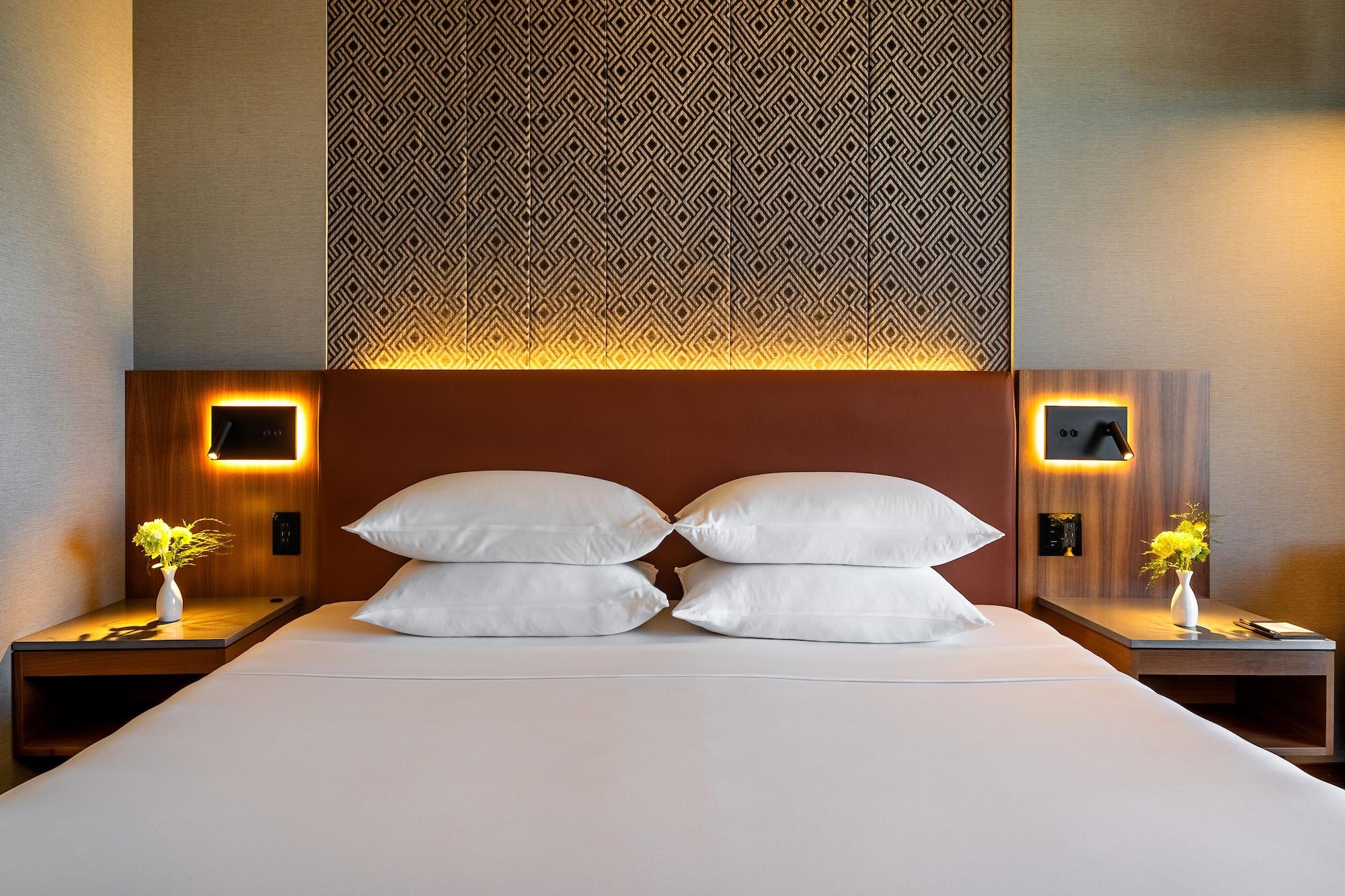 Hyatt Regency Città del Messico Esterno foto A bed with two pillows