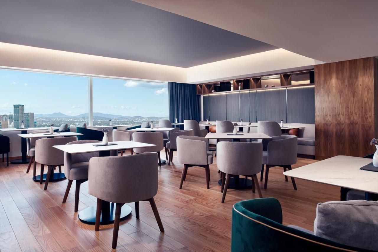 Hyatt Regency Città del Messico Esterno foto The lounge at the airport