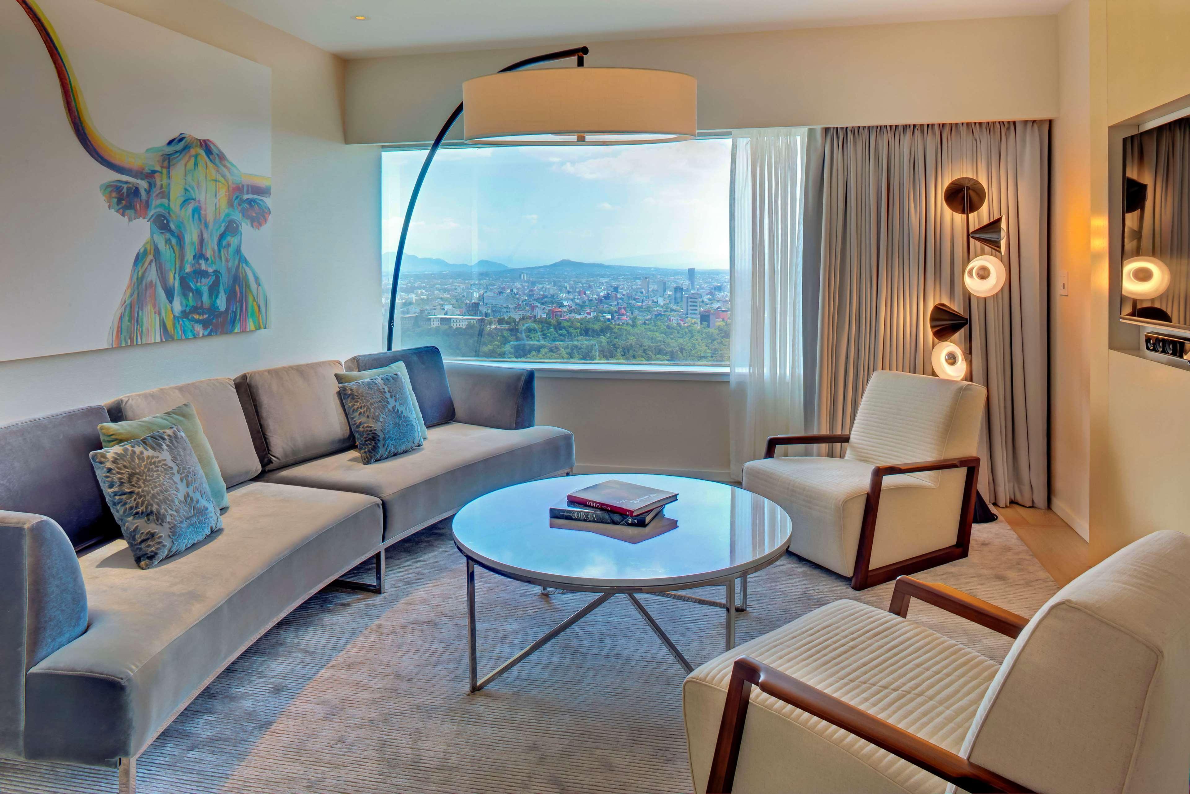 Hyatt Regency Città del Messico Esterno foto A living room at the Ritz-Carlton, San Francisco