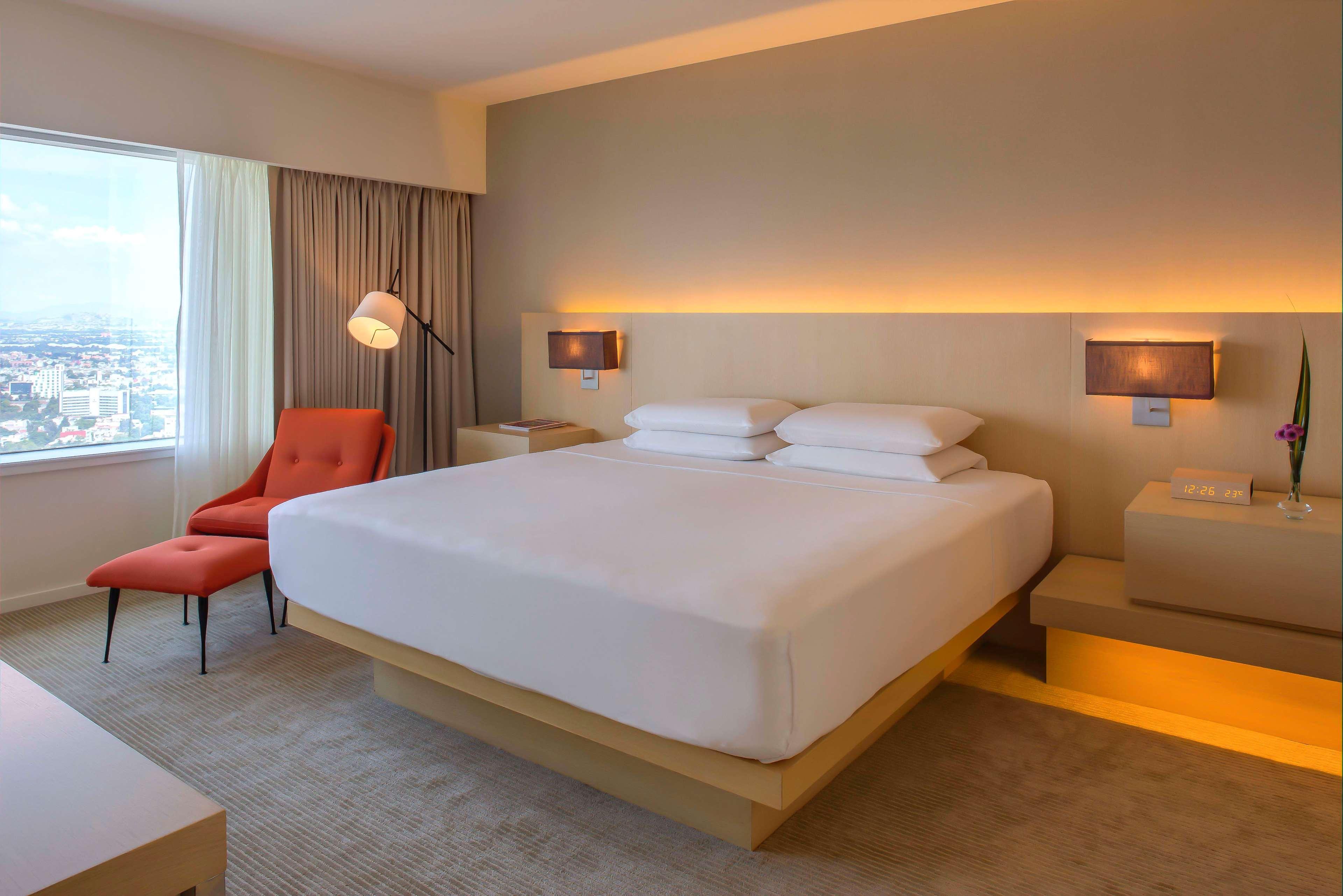 Hyatt Regency Città del Messico Esterno foto A bedroom at the hotel