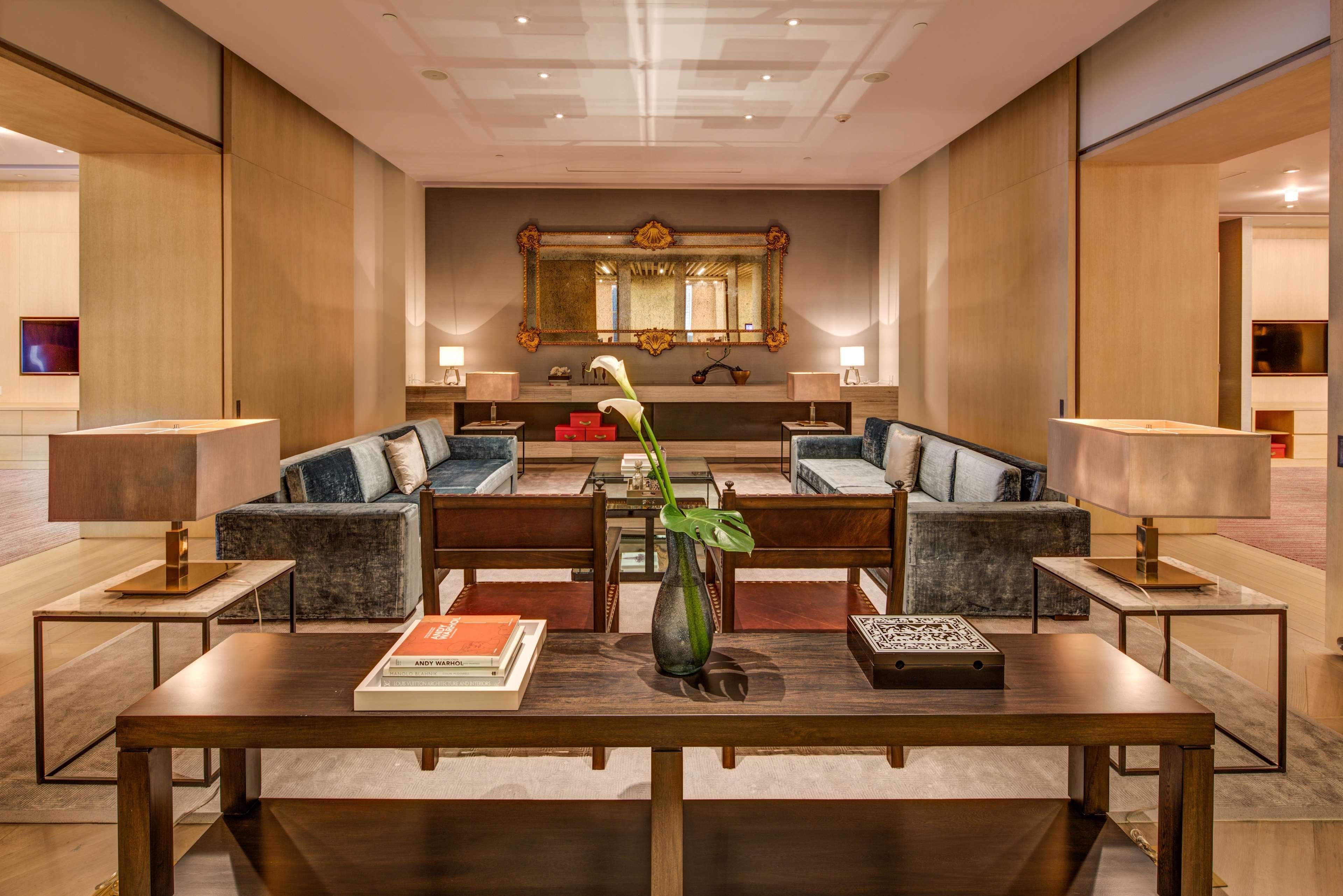 Hyatt Regency Città del Messico Esterno foto The lounge at the airport