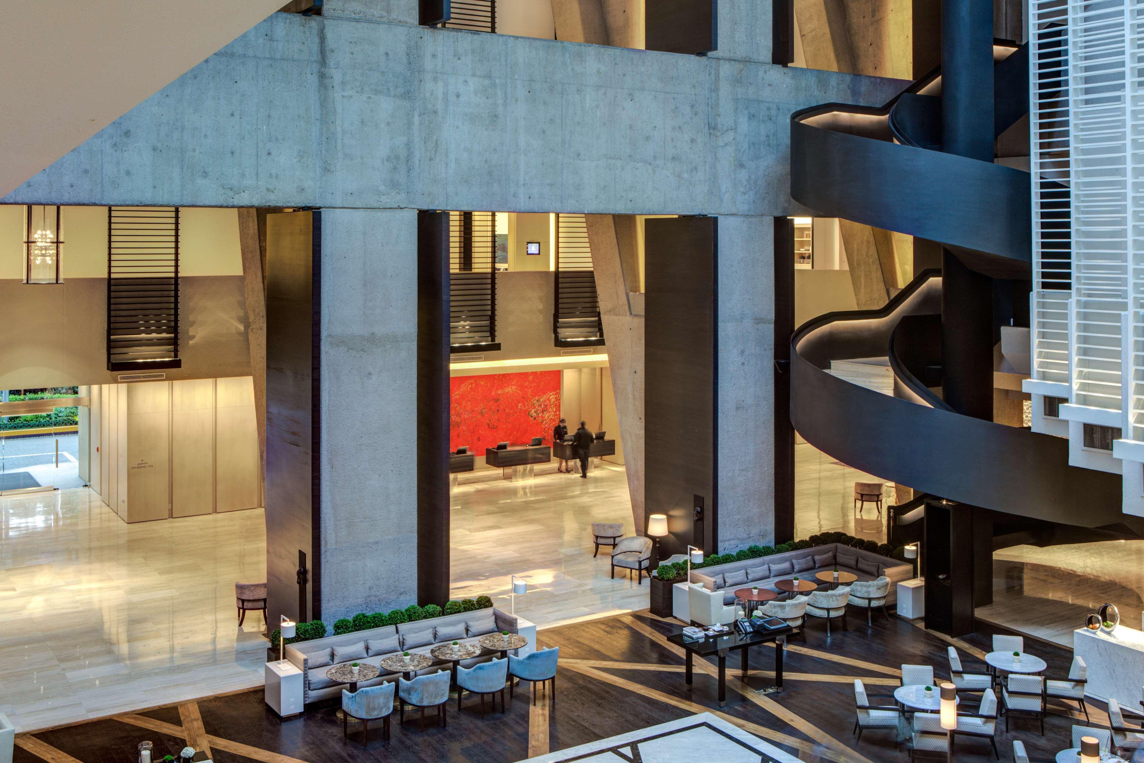 Hyatt Regency Città del Messico Esterno foto The interior of the hotel