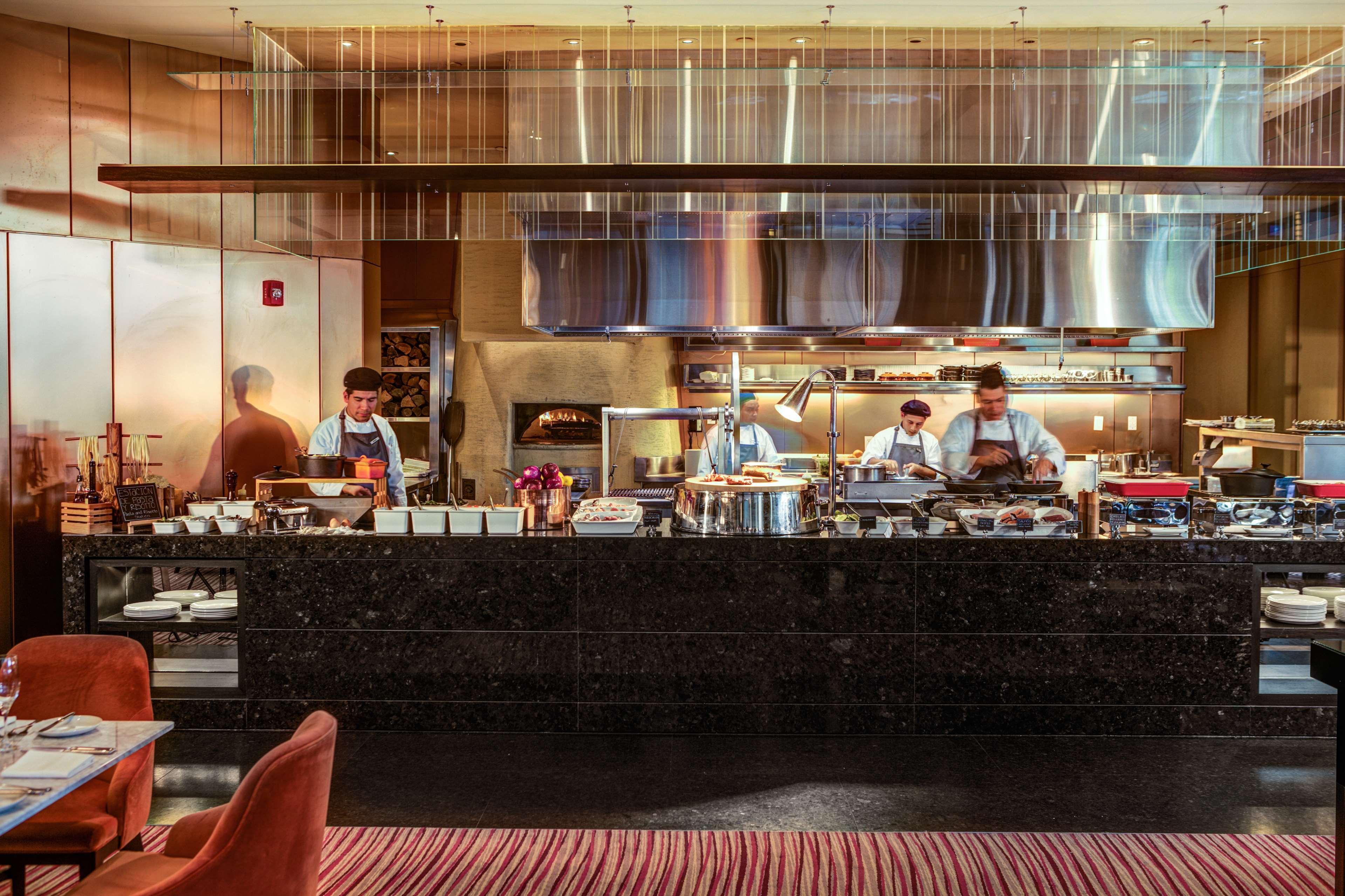 Hyatt Regency Città del Messico Esterno foto The kitchen at the restaurant
